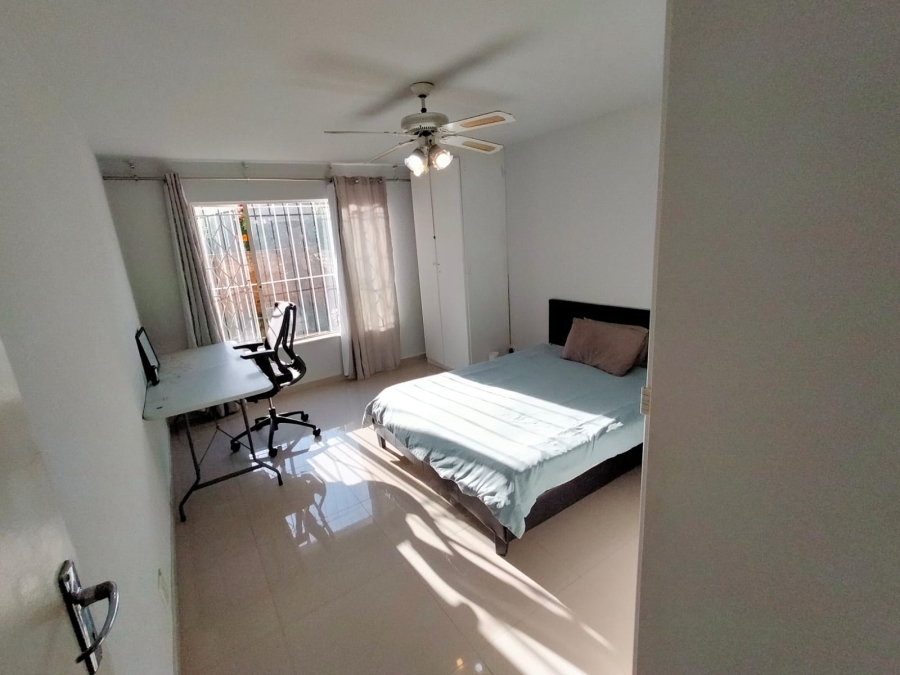 2 Bedroom Property for Sale in Robindale Gauteng