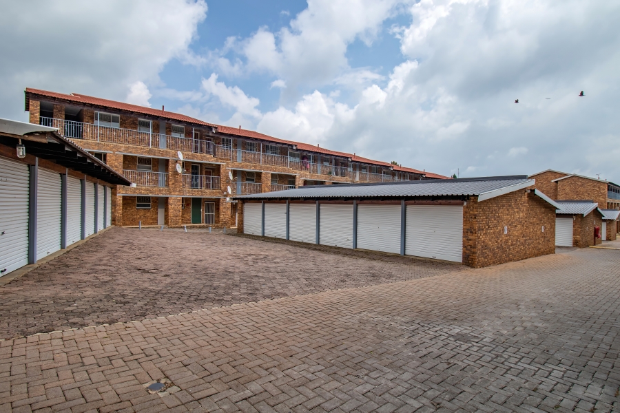 2 Bedroom Property for Sale in Robindale Gauteng