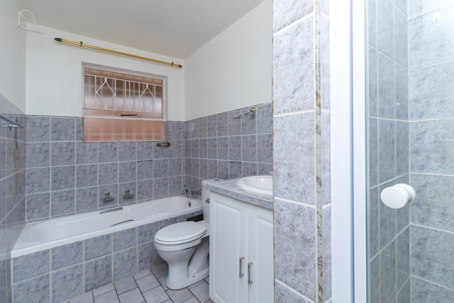 2 Bedroom Property for Sale in Robindale Gauteng