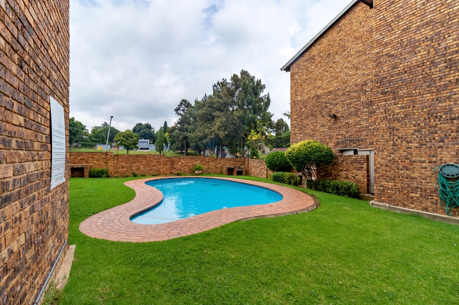 2 Bedroom Property for Sale in Robindale Gauteng