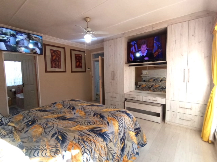 4 Bedroom Property for Sale in Risiville Gauteng