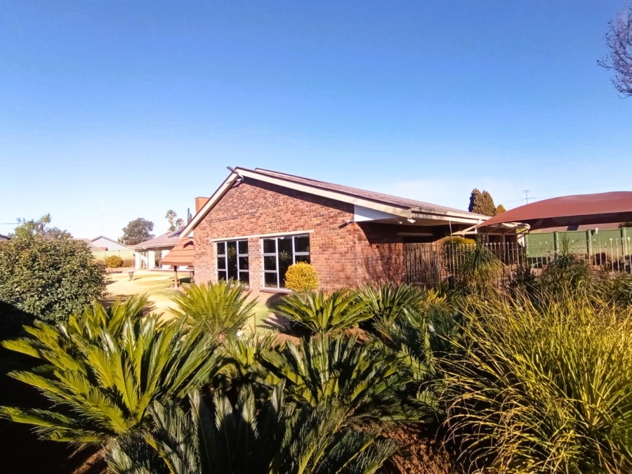 4 Bedroom Property for Sale in Risiville Gauteng