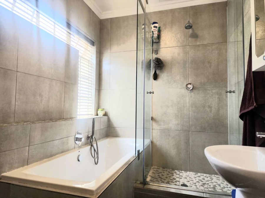 1 Bedroom Property for Sale in Rivonia Gauteng