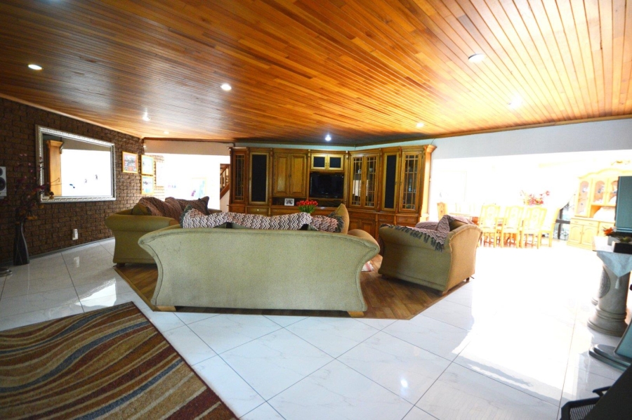 5 Bedroom Property for Sale in Glen Donald A H Gauteng