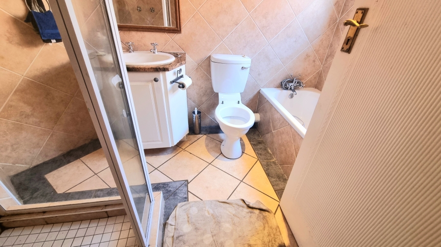 3 Bedroom Property for Sale in Crescent Wood Country Estate Gauteng