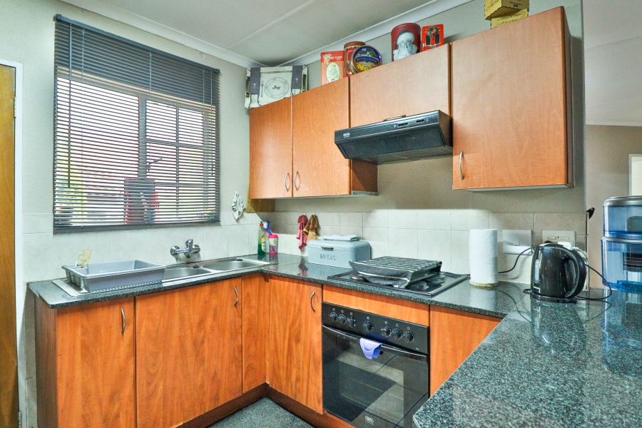 2 Bedroom Property for Sale in Rooihuiskraal Gauteng