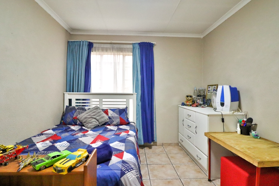 2 Bedroom Property for Sale in Rooihuiskraal Gauteng