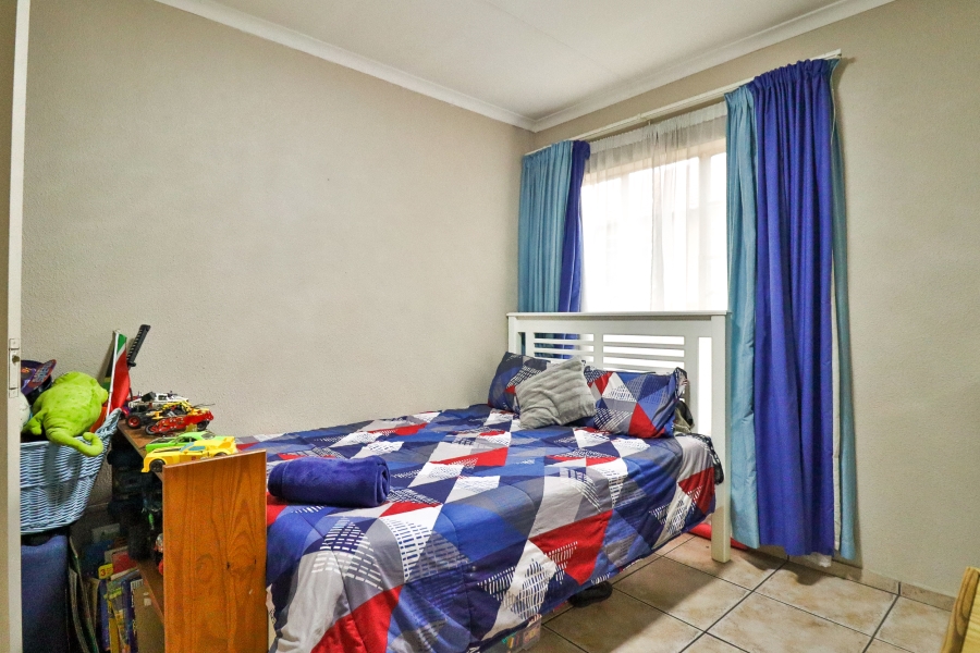 2 Bedroom Property for Sale in Rooihuiskraal Gauteng
