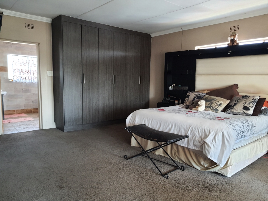 5 Bedroom Property for Sale in Brenthurst Gauteng