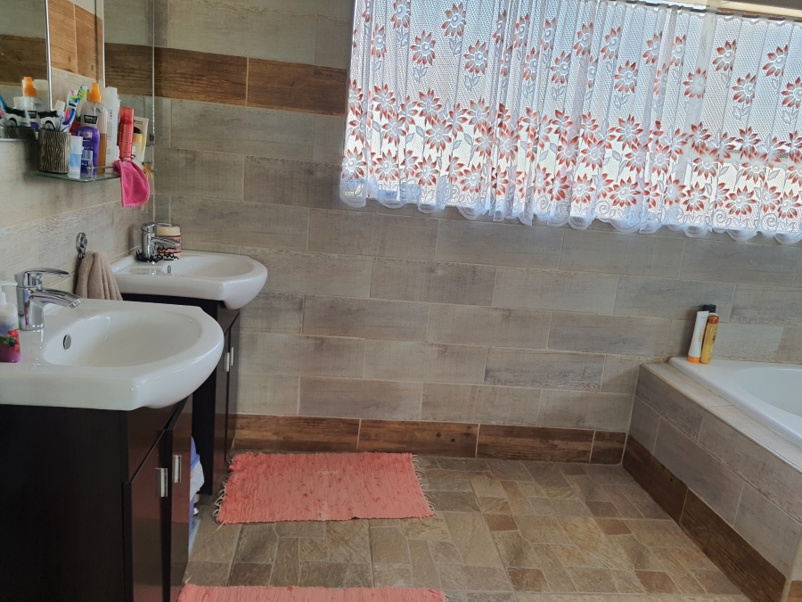 5 Bedroom Property for Sale in Brenthurst Gauteng