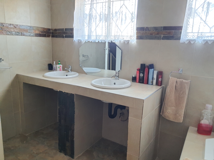 5 Bedroom Property for Sale in Brenthurst Gauteng