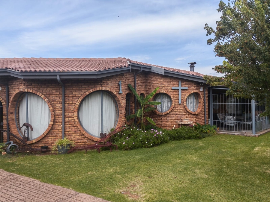 5 Bedroom Property for Sale in Visagie Park Gauteng