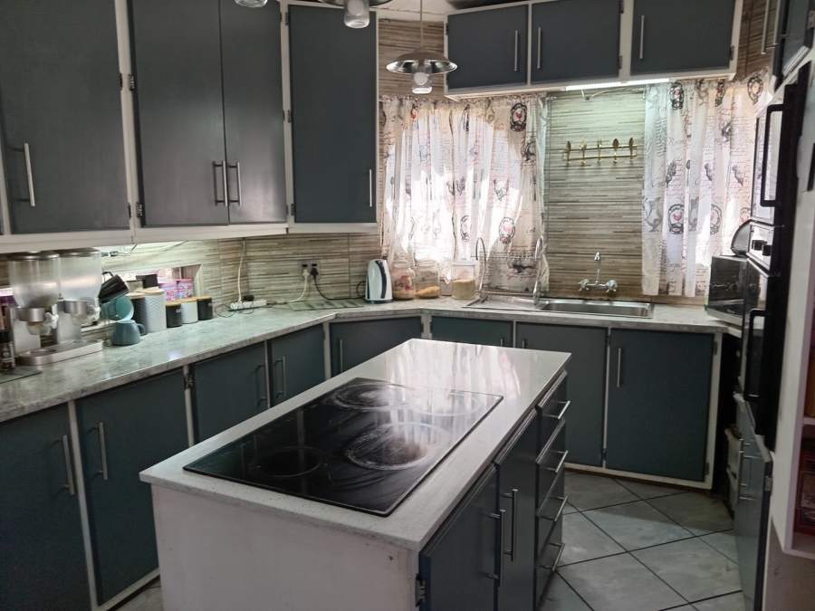 5 Bedroom Property for Sale in Visagie Park Gauteng