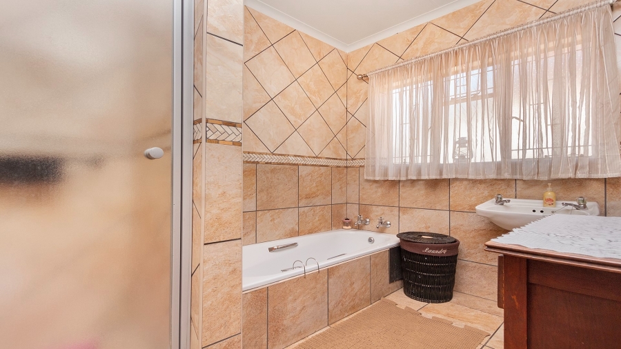 4 Bedroom Property for Sale in Theresa Park Gauteng