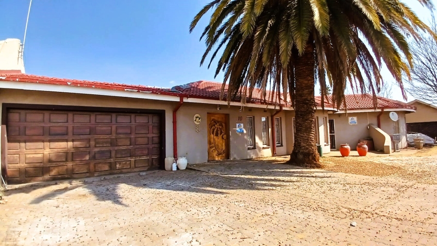 3 Bedroom Property for Sale in Unitas Park Gauteng