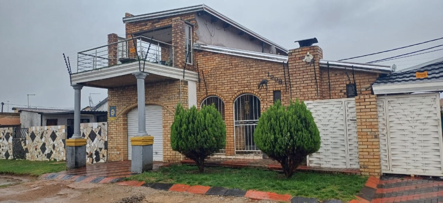 4 Bedroom Property for Sale in Palm Springs Gauteng