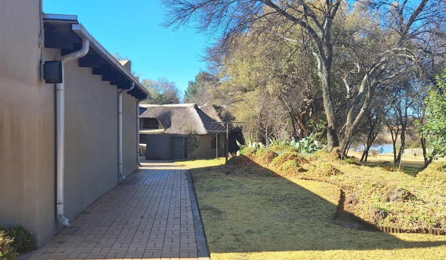 5 Bedroom Property for Sale in Shores of Loch Vaal Gauteng
