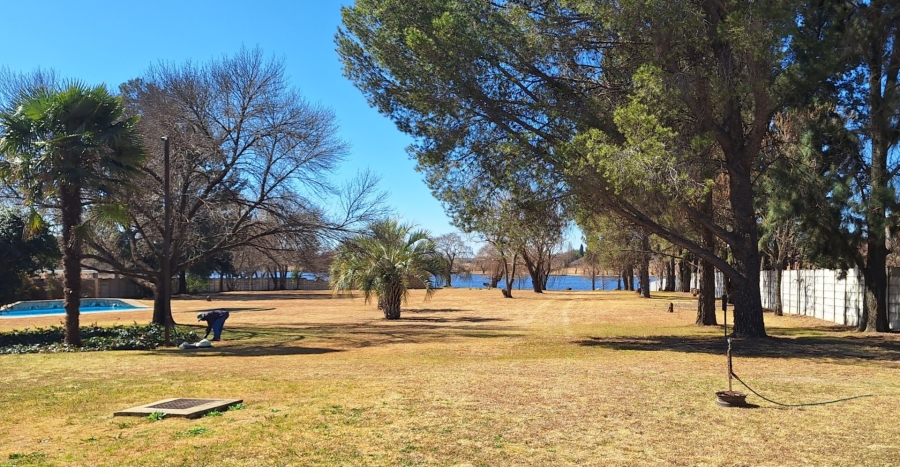 5 Bedroom Property for Sale in Shores of Loch Vaal Gauteng