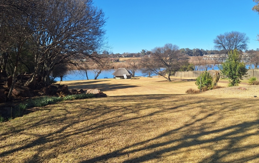5 Bedroom Property for Sale in Shores of Loch Vaal Gauteng