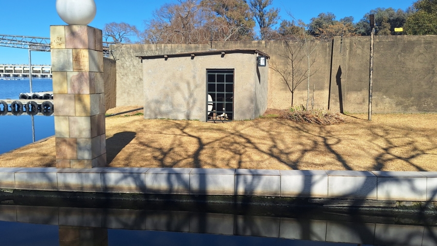 5 Bedroom Property for Sale in Shores of Loch Vaal Gauteng