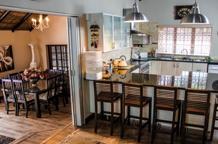 5 Bedroom Property for Sale in Shores of Loch Vaal Gauteng