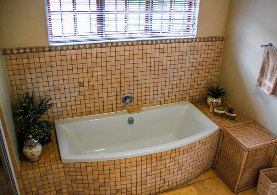 5 Bedroom Property for Sale in Shores of Loch Vaal Gauteng