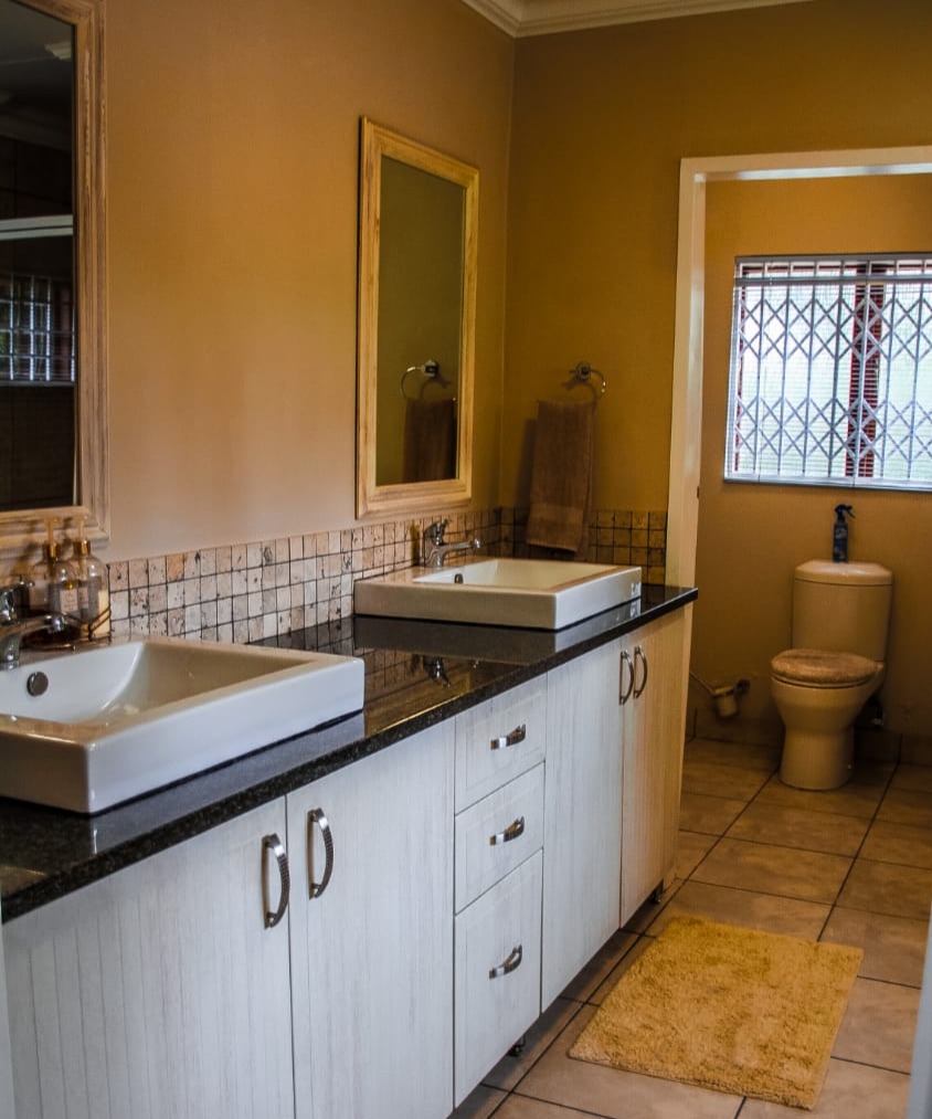 5 Bedroom Property for Sale in Shores of Loch Vaal Gauteng