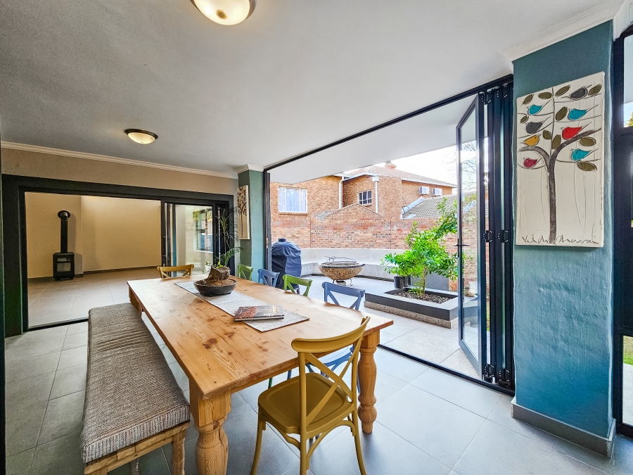 4 Bedroom Property for Sale in Faerie Glen Gauteng