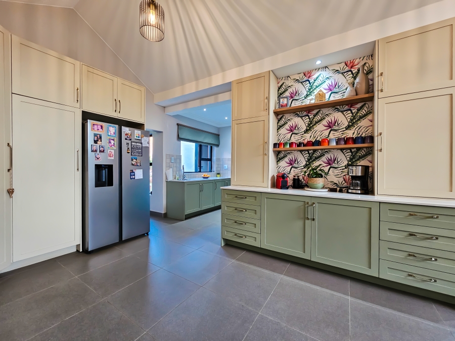 4 Bedroom Property for Sale in Faerie Glen Gauteng