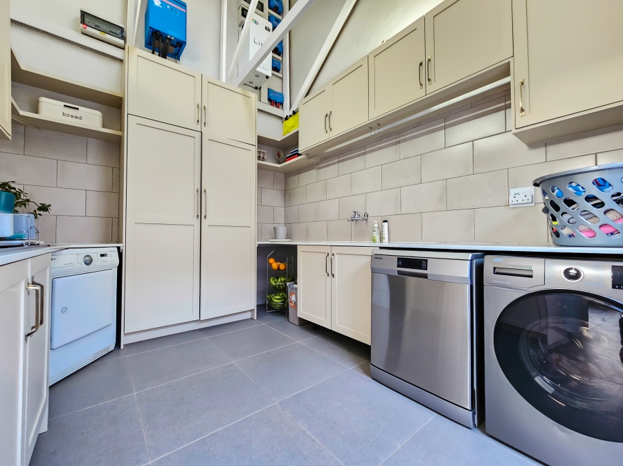 4 Bedroom Property for Sale in Faerie Glen Gauteng