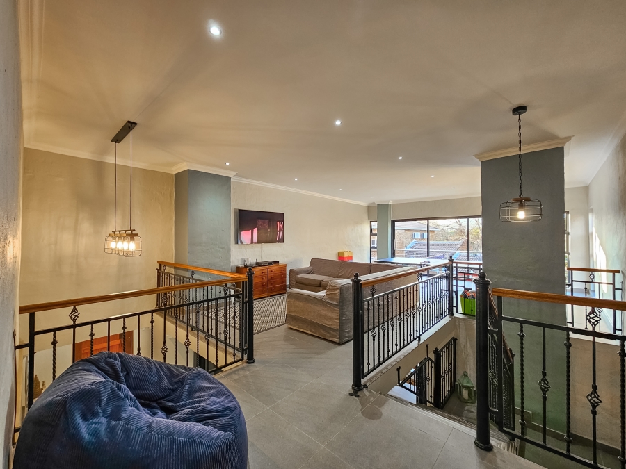 4 Bedroom Property for Sale in Faerie Glen Gauteng