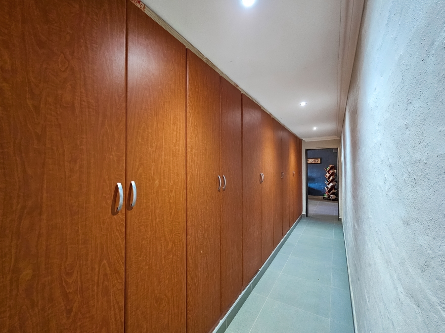 4 Bedroom Property for Sale in Faerie Glen Gauteng