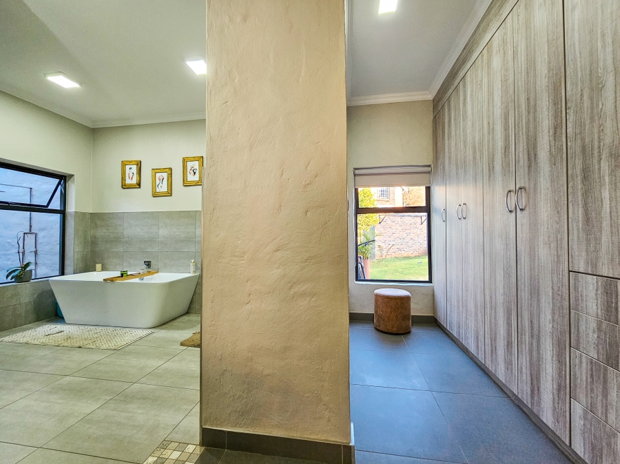 4 Bedroom Property for Sale in Faerie Glen Gauteng