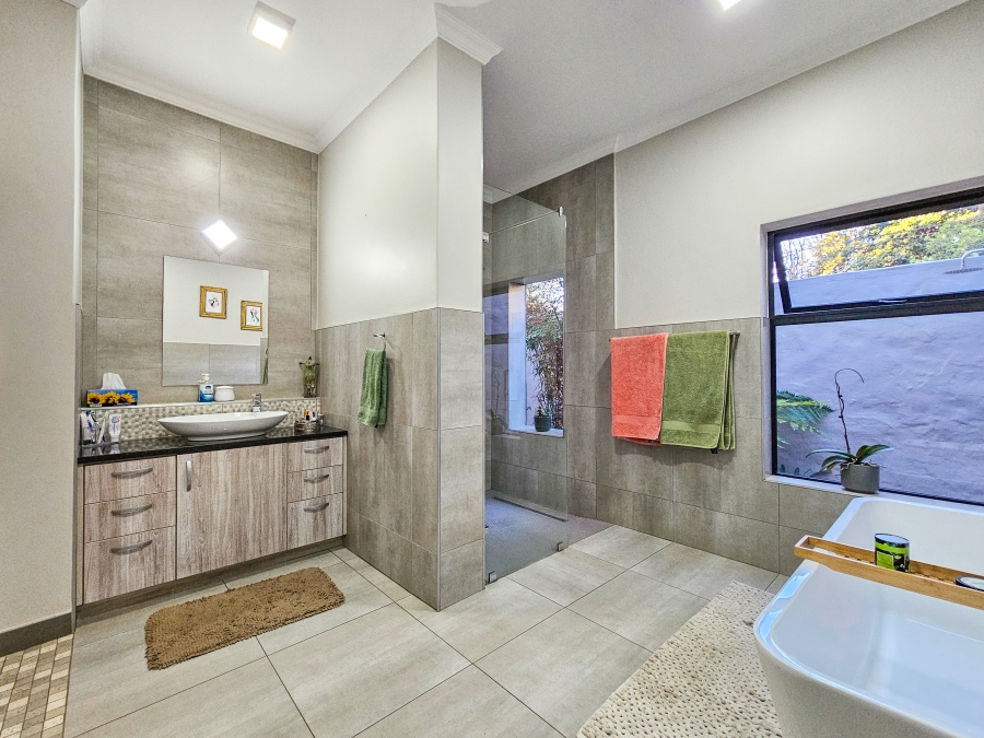 4 Bedroom Property for Sale in Faerie Glen Gauteng