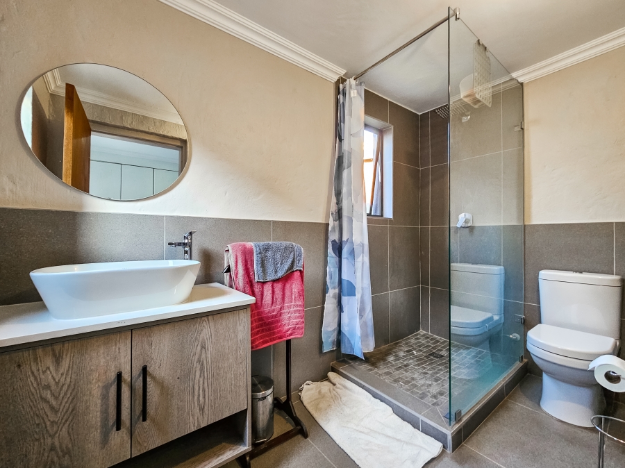 4 Bedroom Property for Sale in Faerie Glen Gauteng