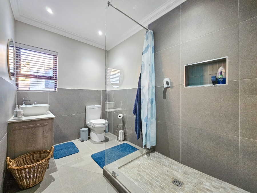 4 Bedroom Property for Sale in Faerie Glen Gauteng