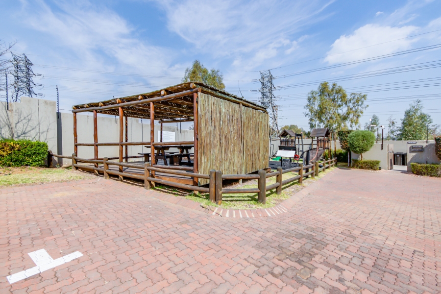 2 Bedroom Property for Sale in Barbeque Downs Gauteng