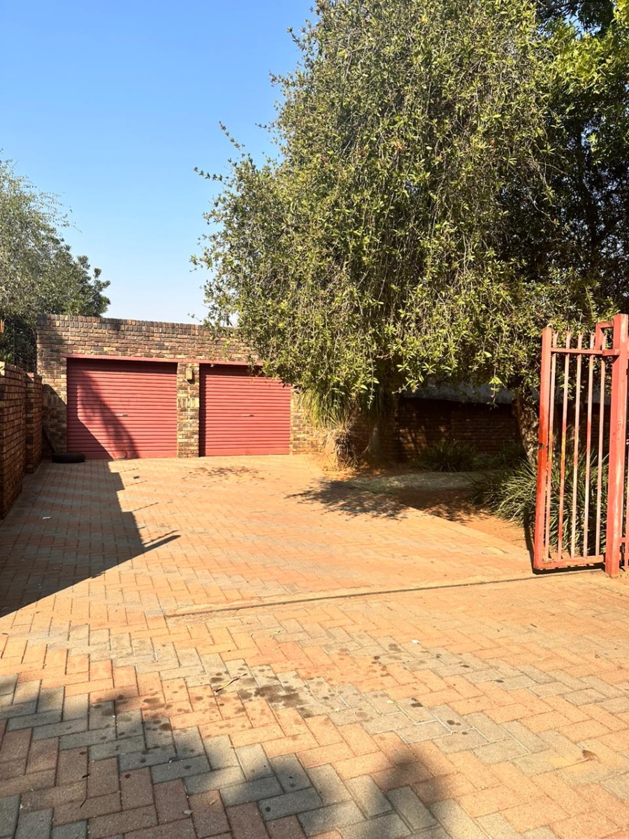 4 Bedroom Property for Sale in Pretoria North Gauteng