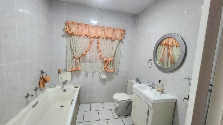 3 Bedroom Property for Sale in Constantia Kloof Gauteng