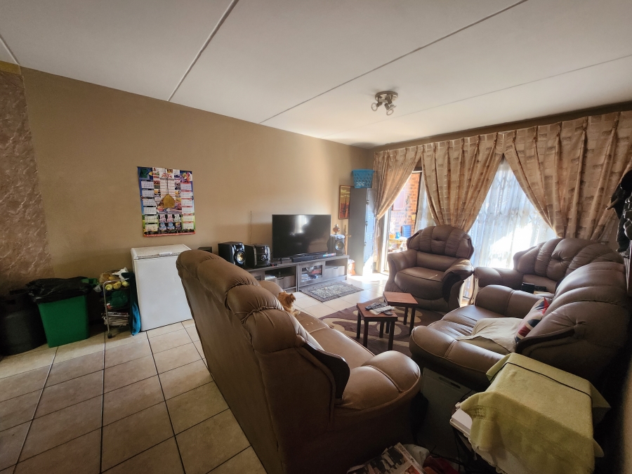 2 Bedroom Property for Sale in Sonneveld Gauteng