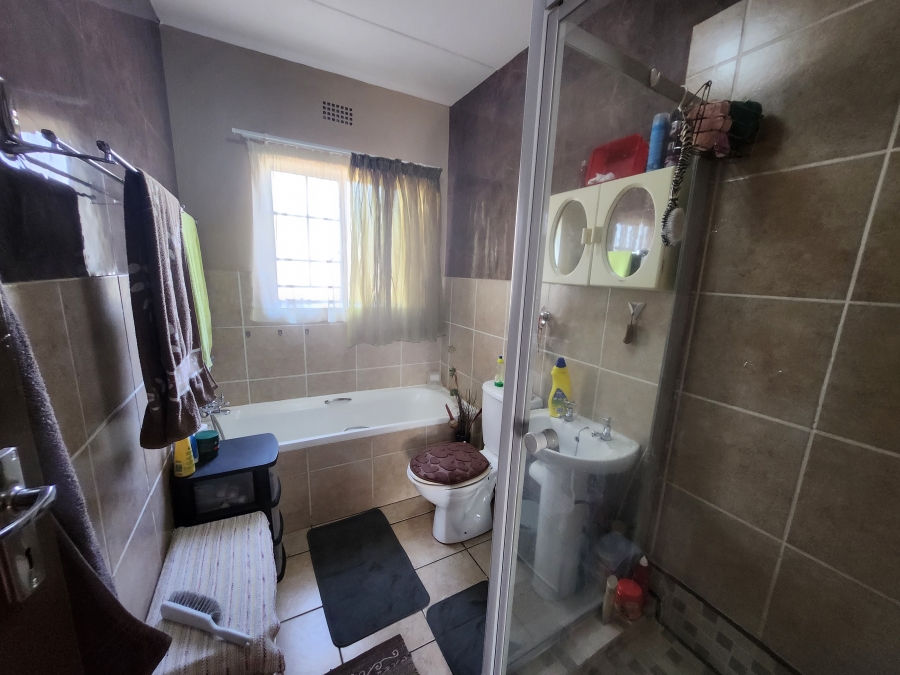 2 Bedroom Property for Sale in Sonneveld Gauteng