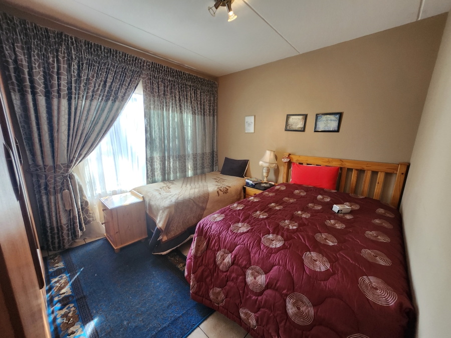 2 Bedroom Property for Sale in Sonneveld Gauteng