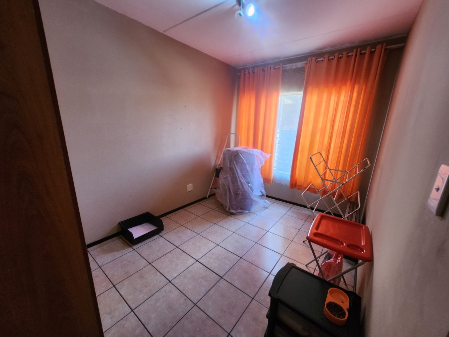 2 Bedroom Property for Sale in Sonneveld Gauteng