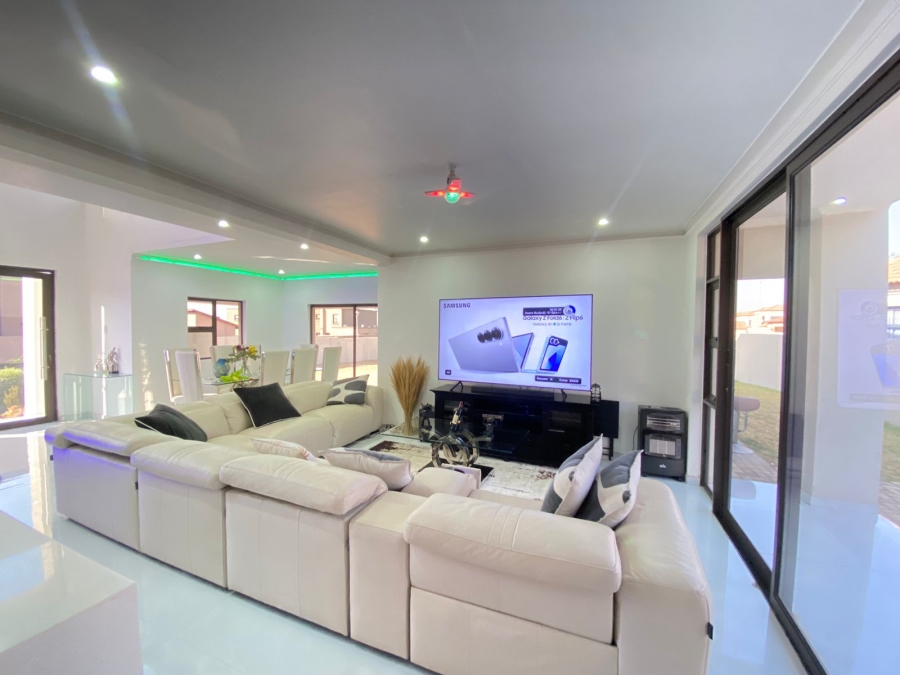 4 Bedroom Property for Sale in Monavoni Gauteng