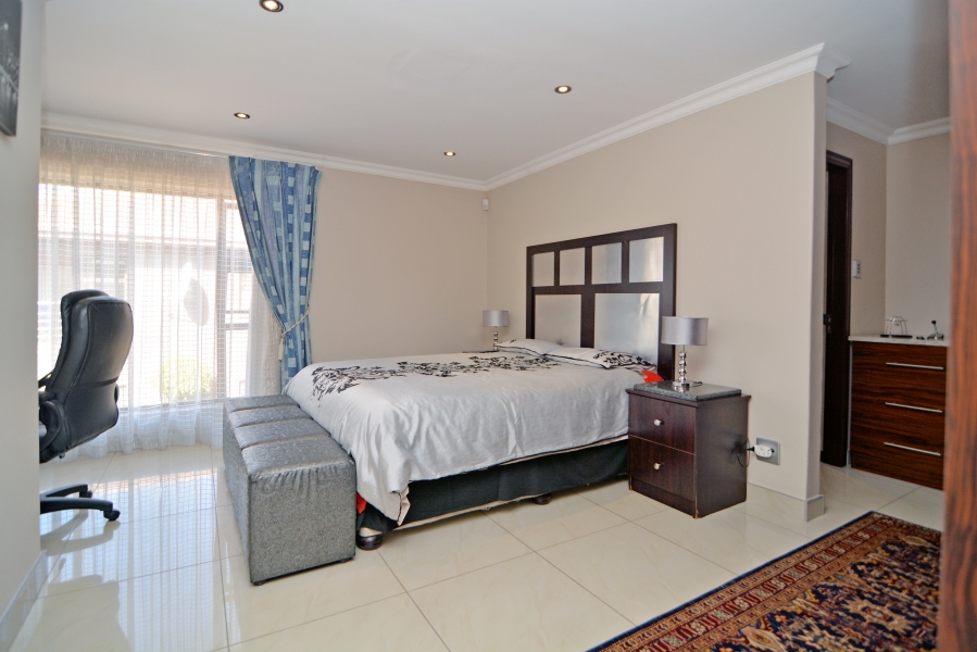 4 Bedroom Property for Sale in Emmarentia Gauteng