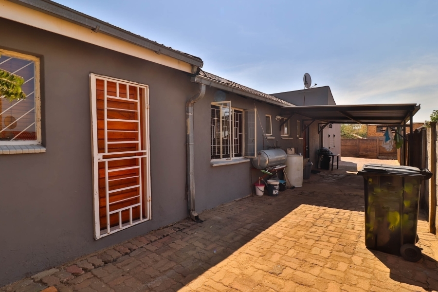 4 Bedroom Property for Sale in Lenasia South Gauteng