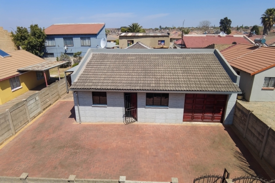 4 Bedroom Property for Sale in Lenasia South Gauteng