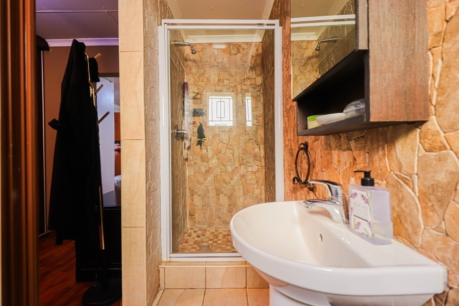 4 Bedroom Property for Sale in Lenasia South Gauteng