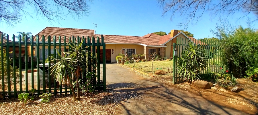 5 Bedroom Property for Sale in Petersfield Gauteng