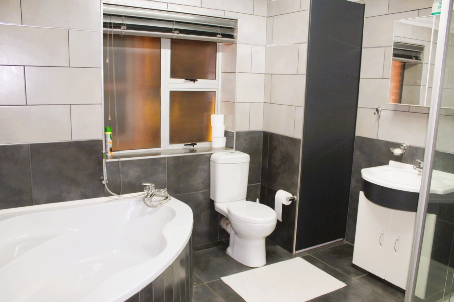 4 Bedroom Property for Sale in Lochvaal Gauteng